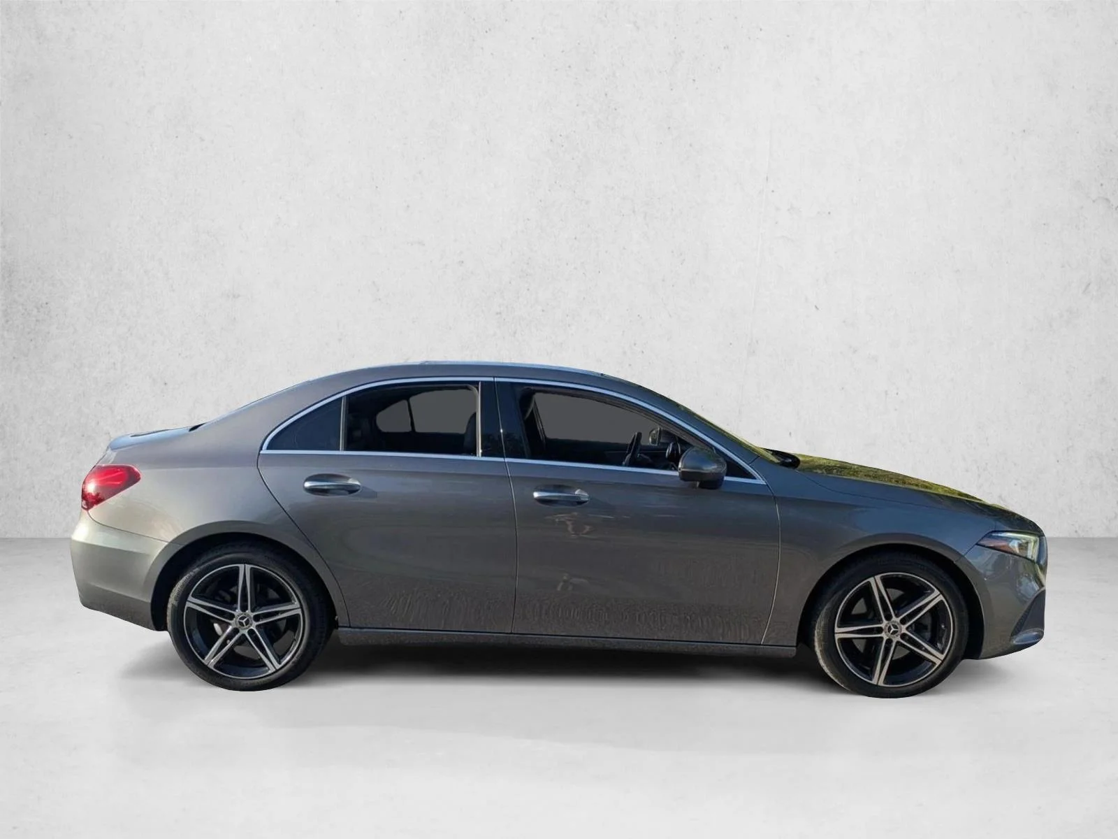 Used 2022 Mountain Grey Metallic Mercedes-Benz A 220 image 2