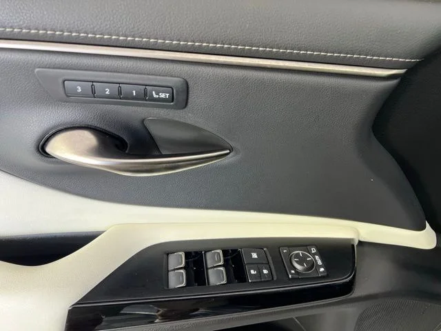 Used 2022 Silver Lexus 350 F Sport image 16