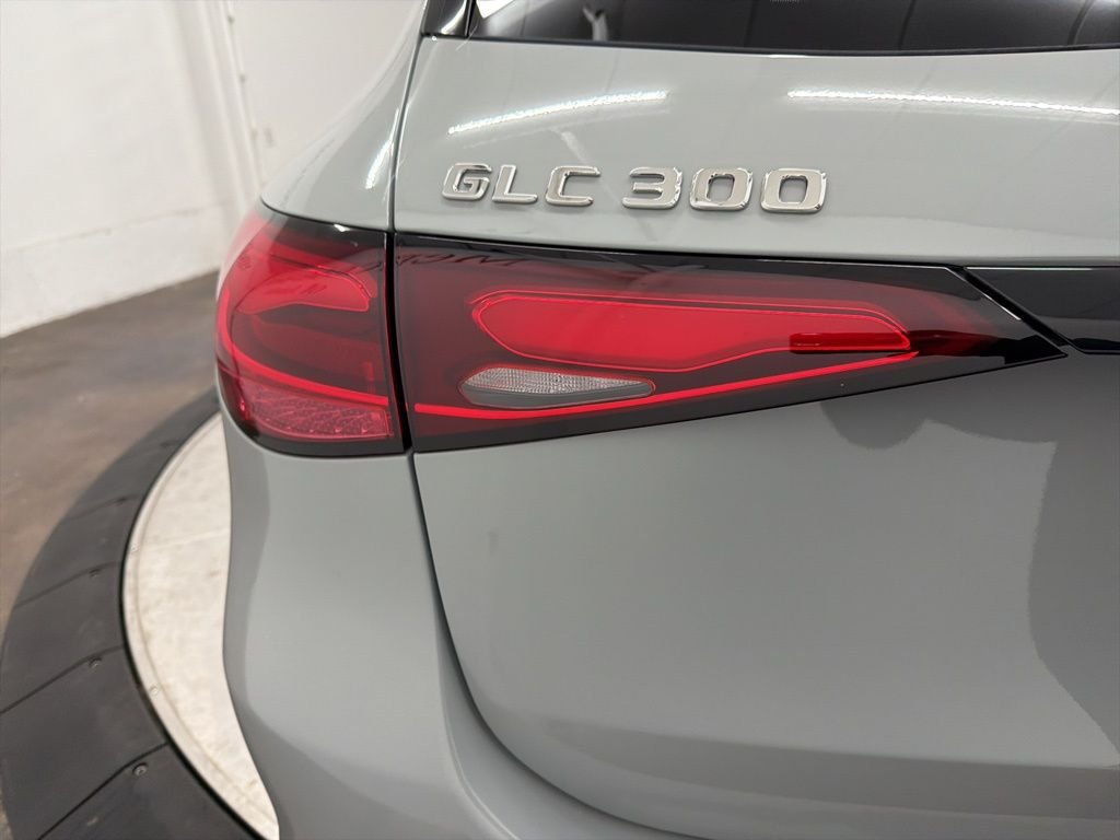 Used 2026 White Mercedes-Benz GLC 300 image 11