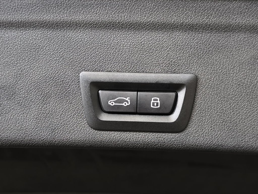 Used 2026 Dravit Grey Metallic BMW xDrive40i image 31