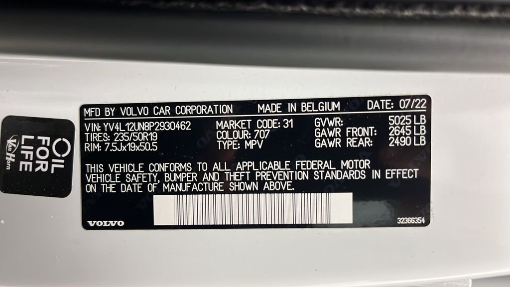 Used 2023 Crystal White Volvo B5 Plus Bright Theme image 28
