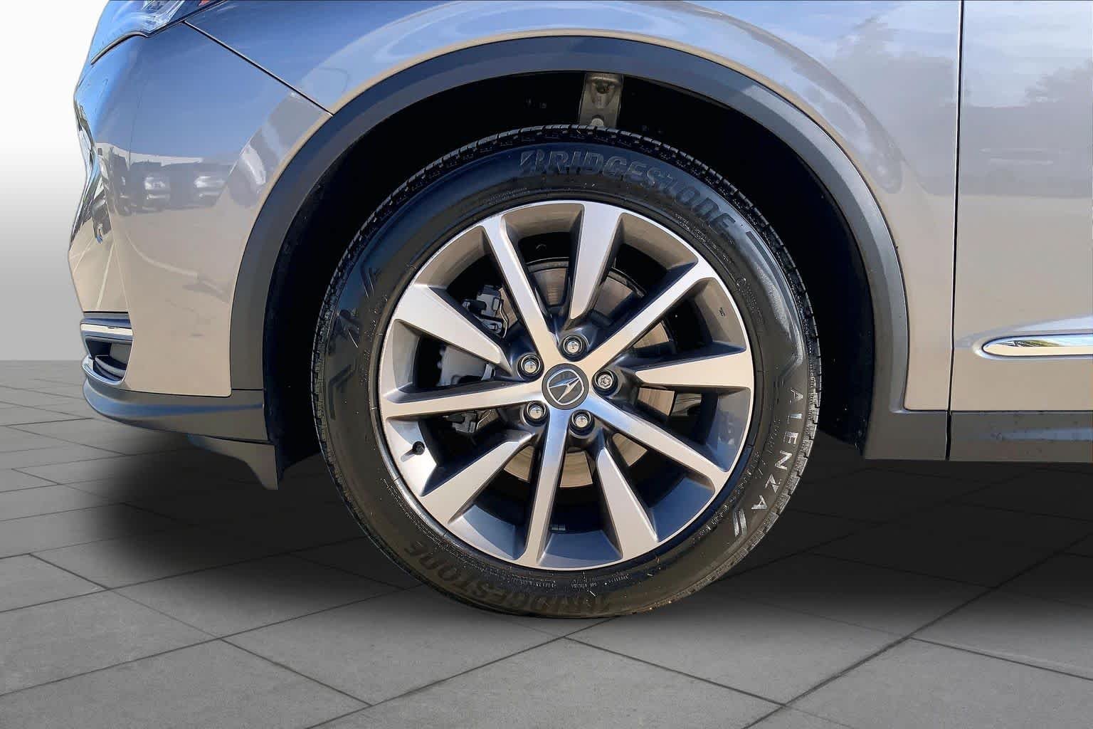 Used 2025 Liquid Carbon Metallic Acura w/Technology Package image 11