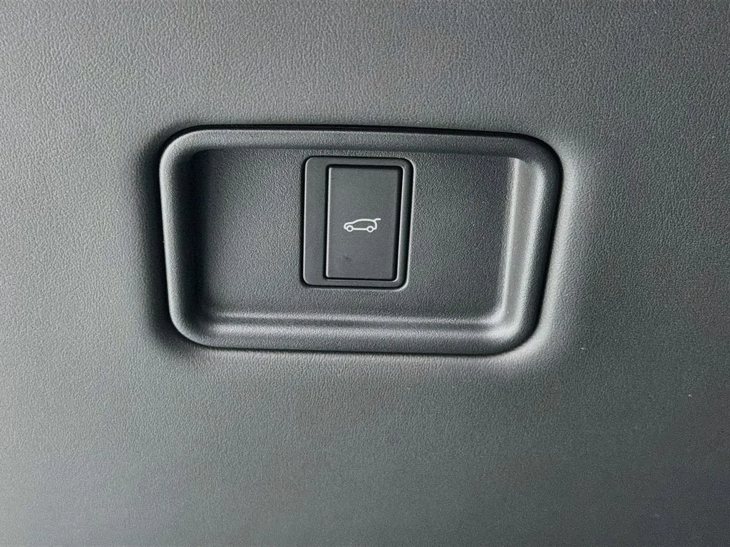 New 2026 Carpathian Grey Land Rover Dynamic SE image 10