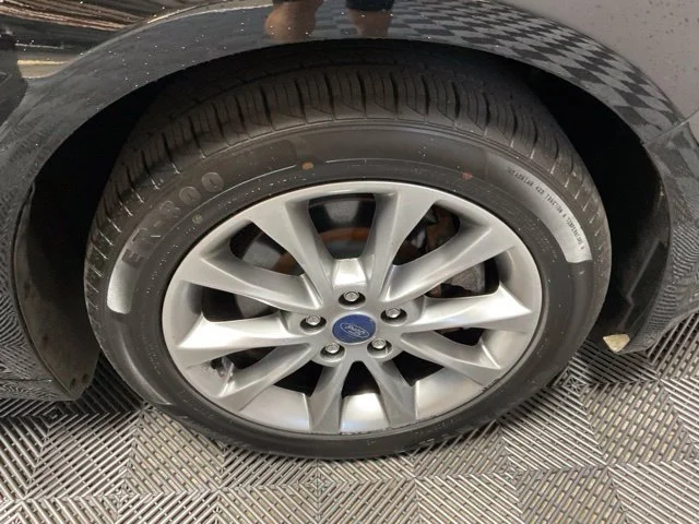 Used 2018 Black Ford SE Luxury image 40