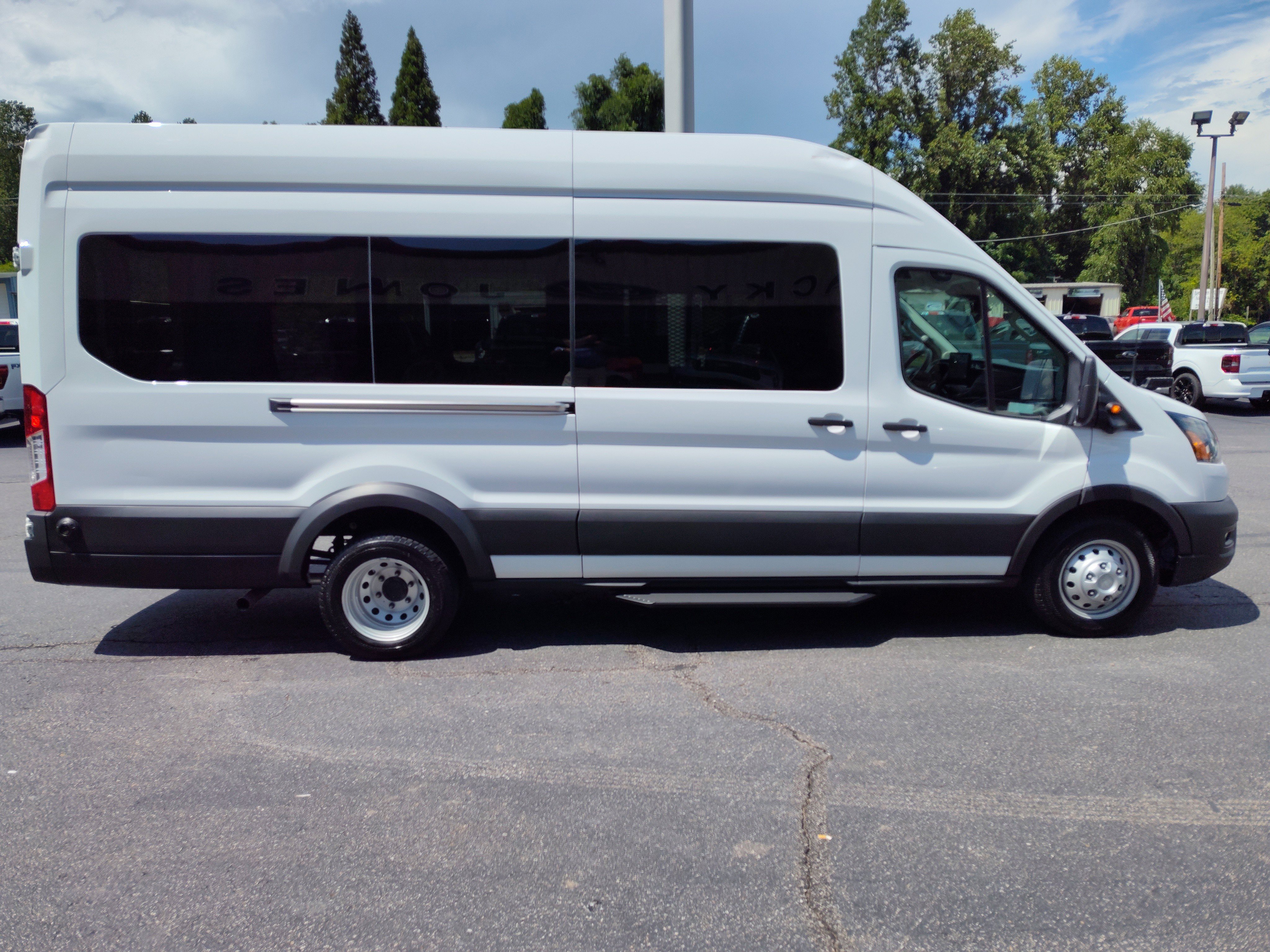 2024 Ford Transit Passenger Van XL - Photo 7