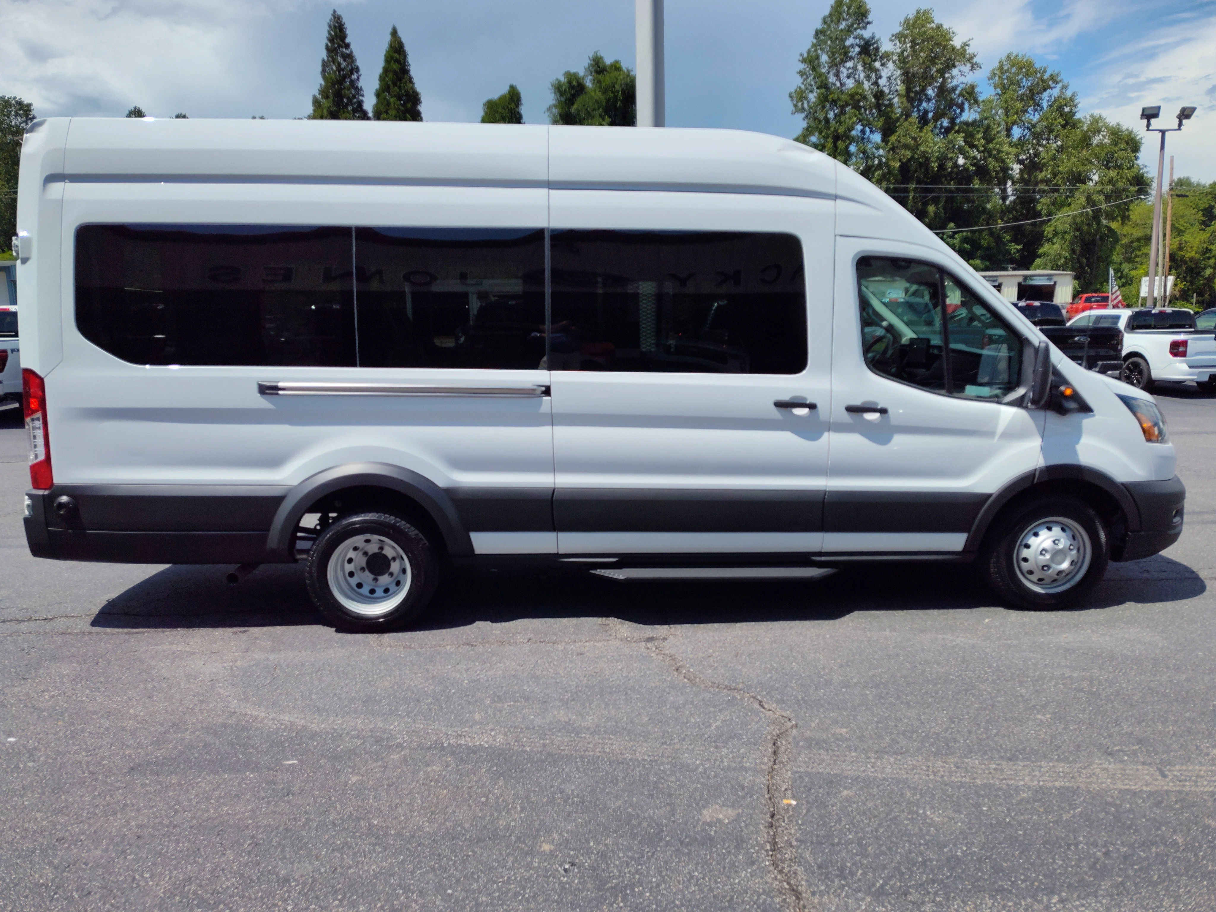2024 Ford Transit Passenger Van XL - Photo 7