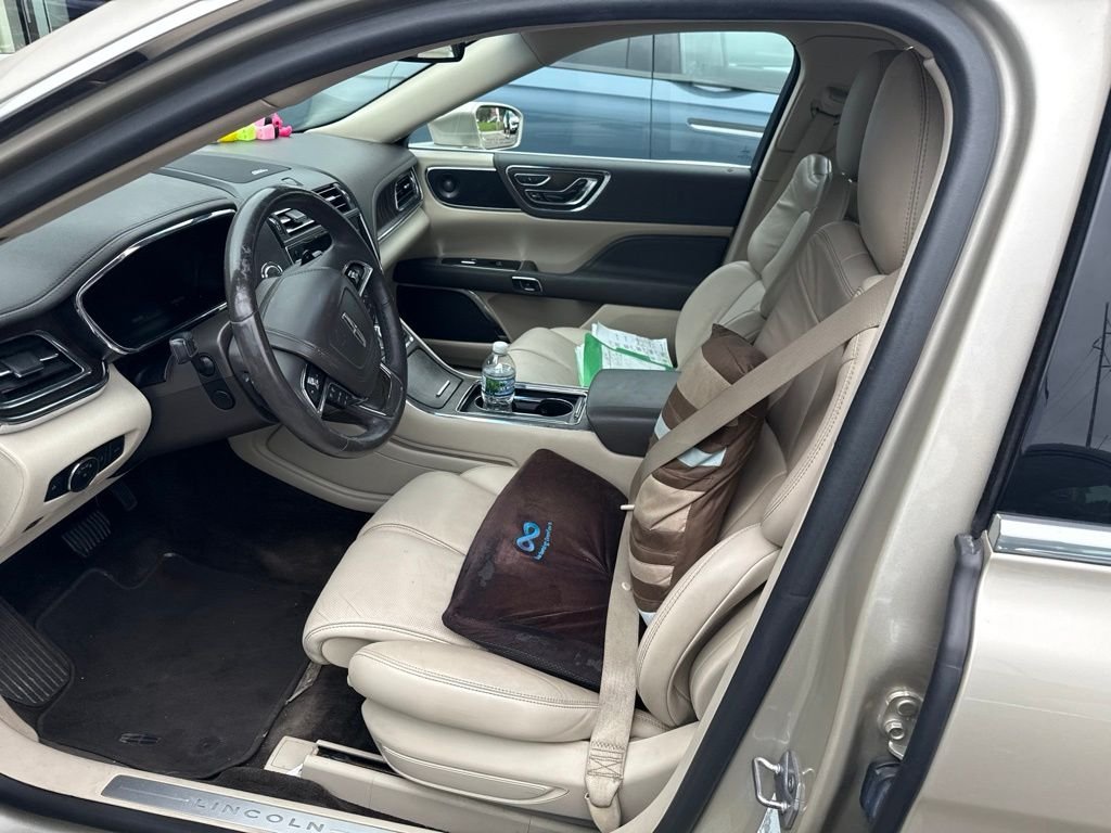 Used 2017 Gold Lincoln Reserve image 6