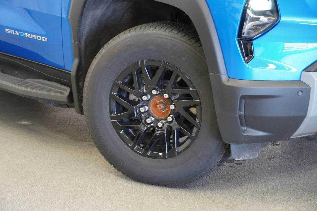 New 2026 Riptide Blue Metallic Chevrolet LT - Extended Range image 31