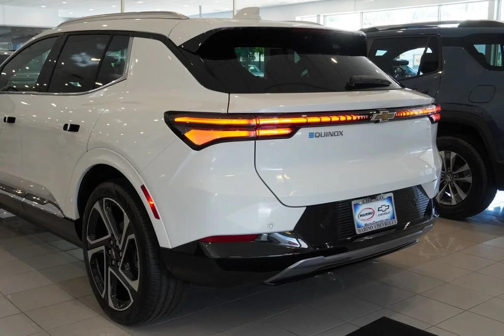 New 2026 Summit White Chevrolet LT image 37