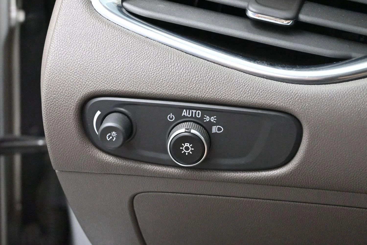 Used 2020 Silver Ice Metallic Chevrolet LT image 26