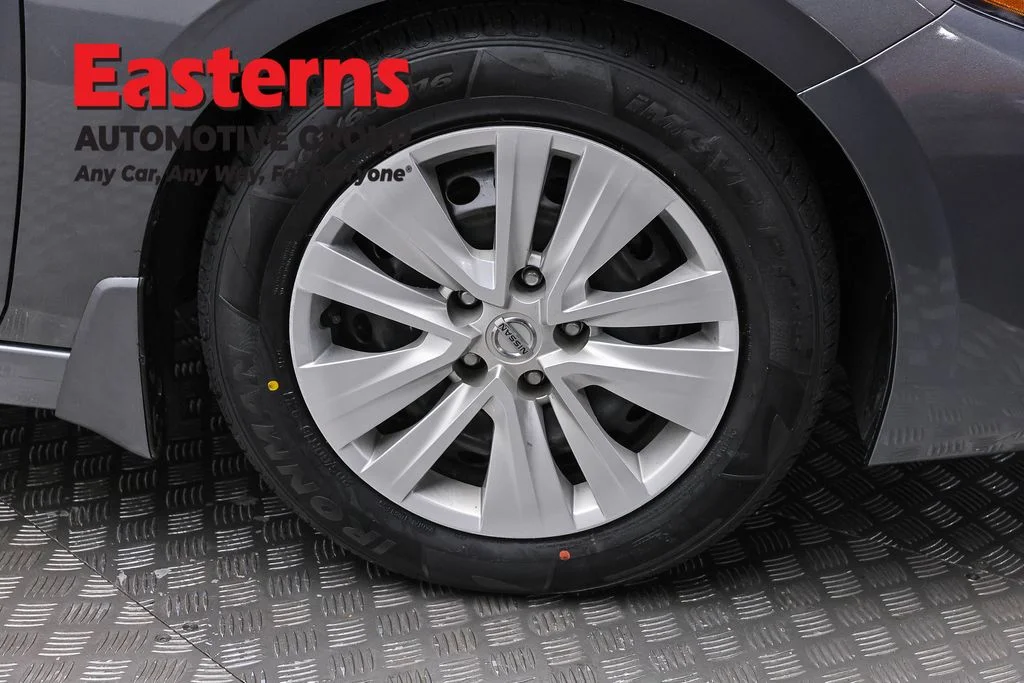 Used 2023 Gray Nissan S image 30