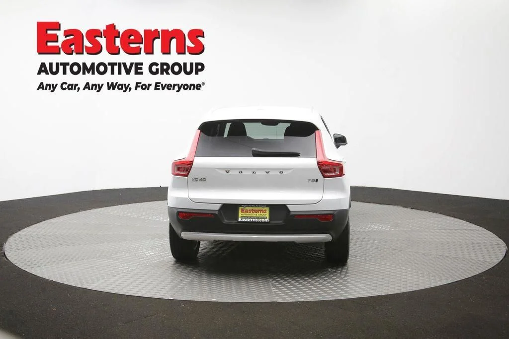 Used 2022 White Volvo Momentum image 38