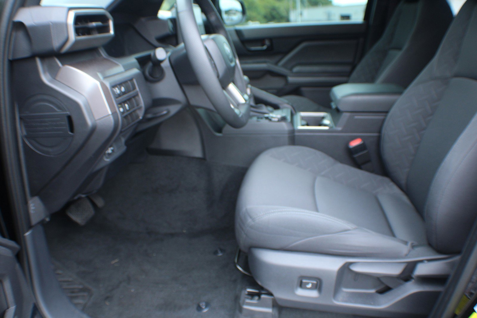 2024 Toyota Tacoma SR5 - Photo 12