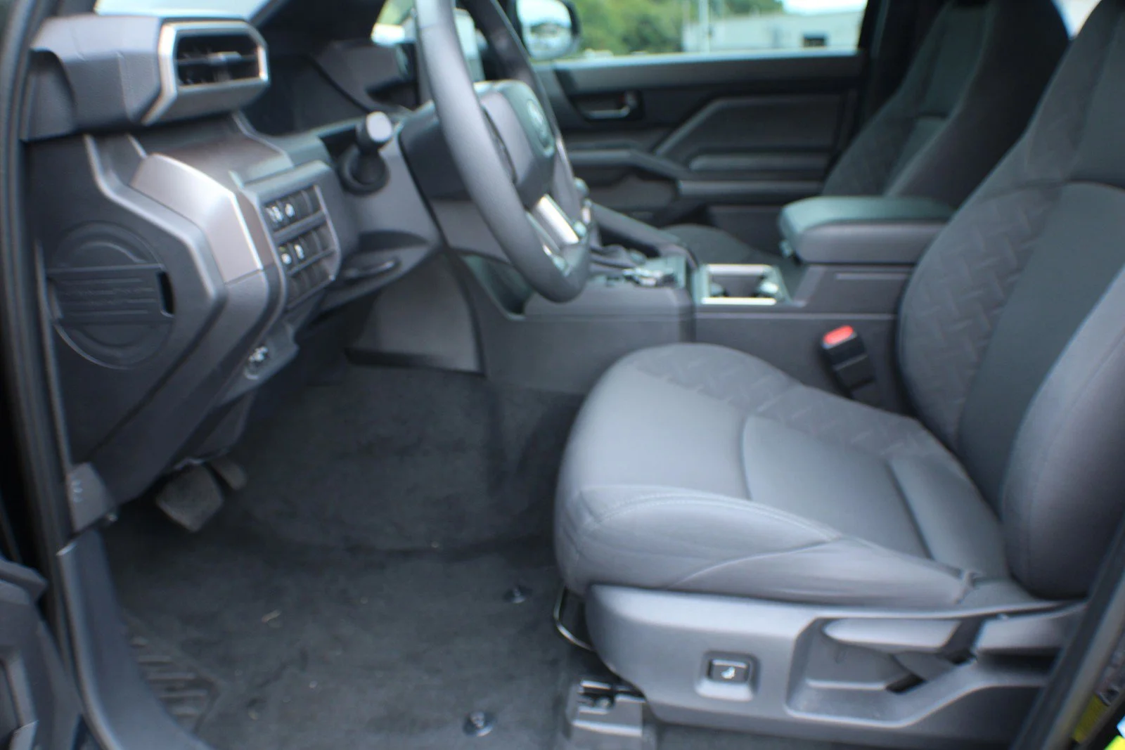 2024 Toyota Tacoma SR5 - Photo 12