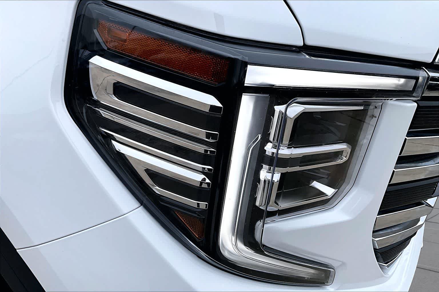 Used 2023 Sterling Metallic GMC AT4X image 28