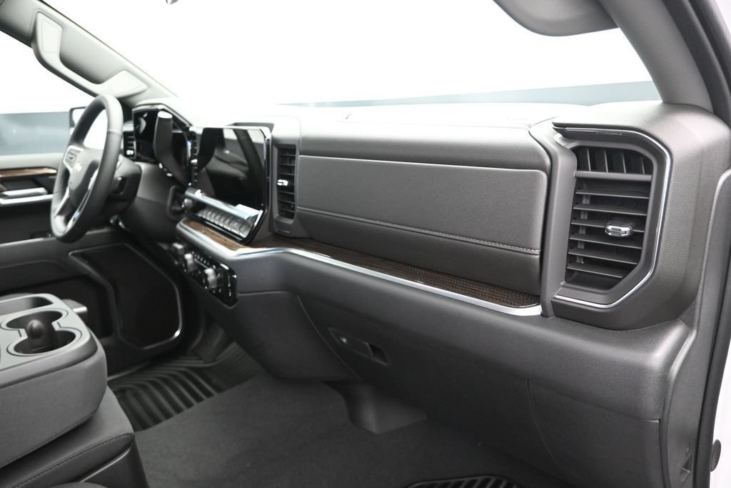 New 2026 Summit White Chevrolet LT (2FL) image 24
