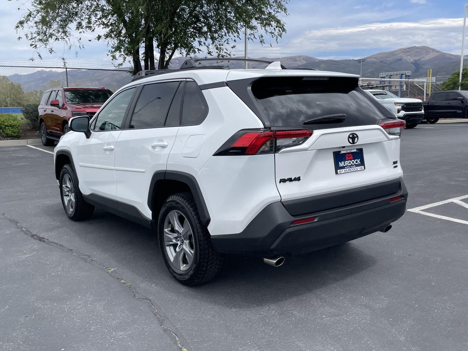 2022 Toyota RAV4 XLE - Photo 12