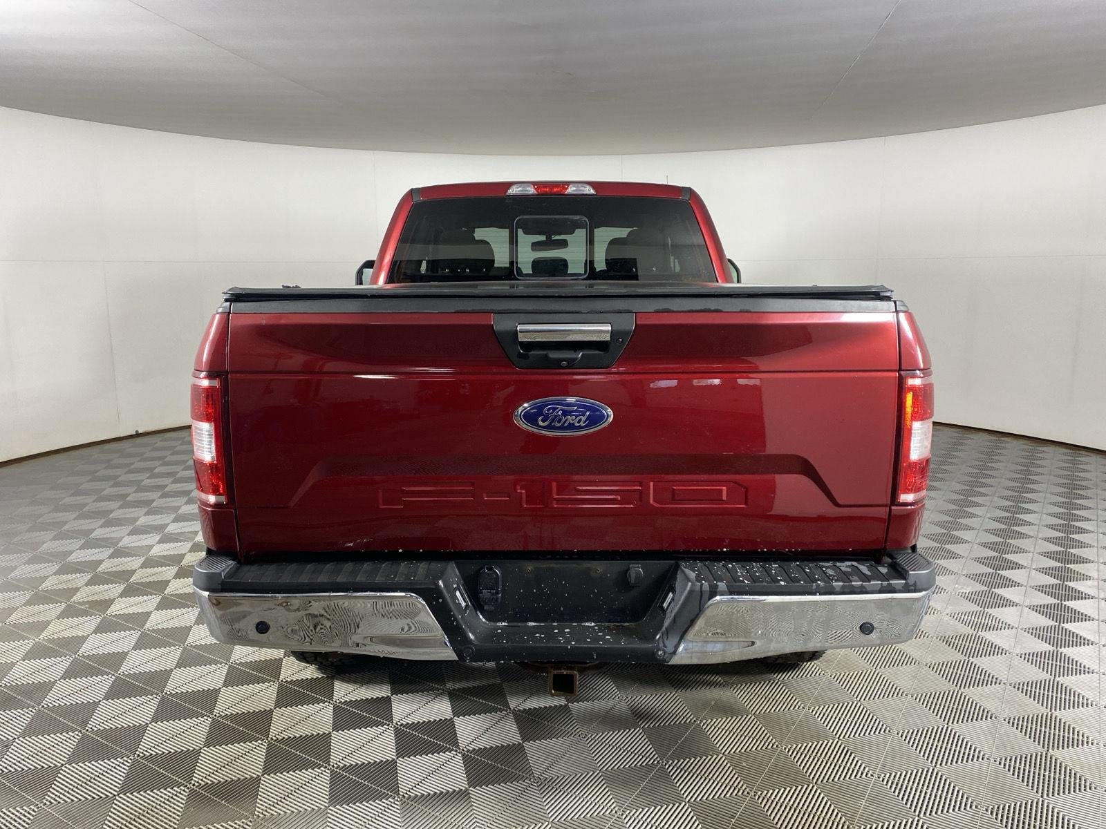 Used 2019 Ruby Red Metallic Tinted Clearcoat/Magnetic Ford XLT image 9