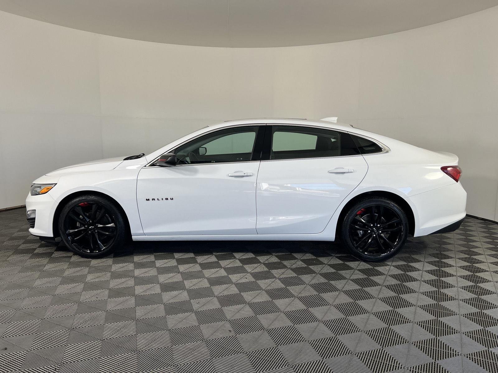 Used 2023 Summit White Chevrolet LT image 29