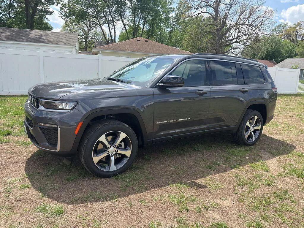 New 2026 Baltic Gray Metallic Clearcoat Jeep Limited image 2