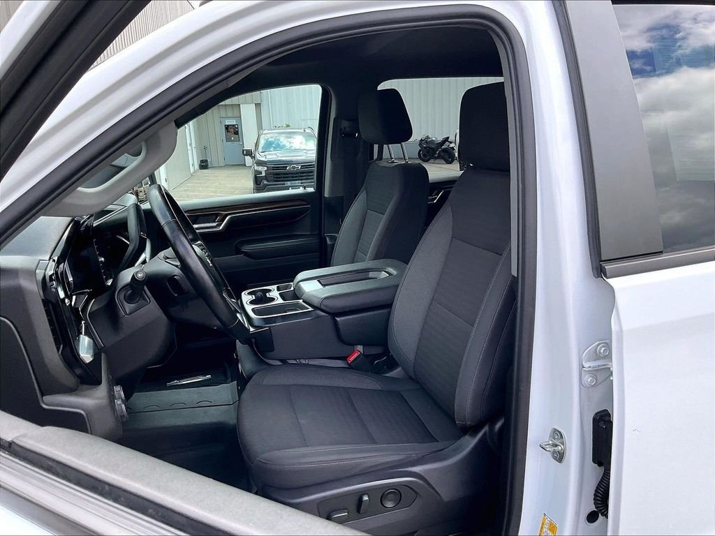 Used 2023 White Chevrolet LT image 10