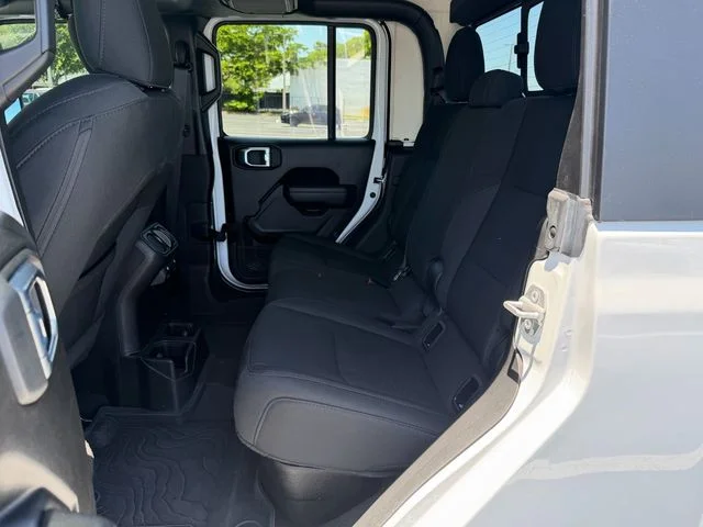 Used 2022 White Jeep Altitude image 12