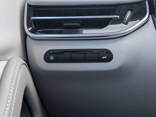 New 2027 RADIANT WHITE INFINITI Pure FWD image 26