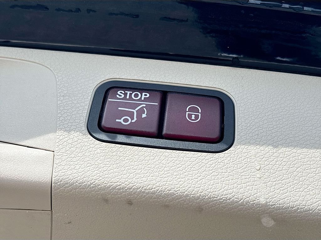 Used 2018 Black Mercedes-Benz E 400 image 15