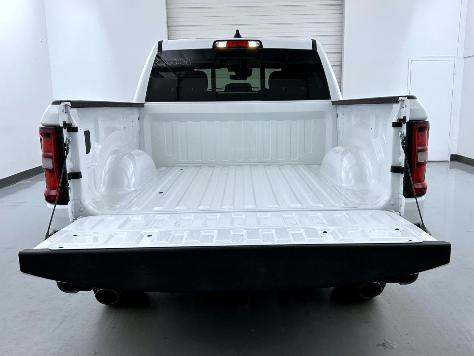 New 2026 Bright White Clear-Coat Exterior Paint RAM Warlock image 21