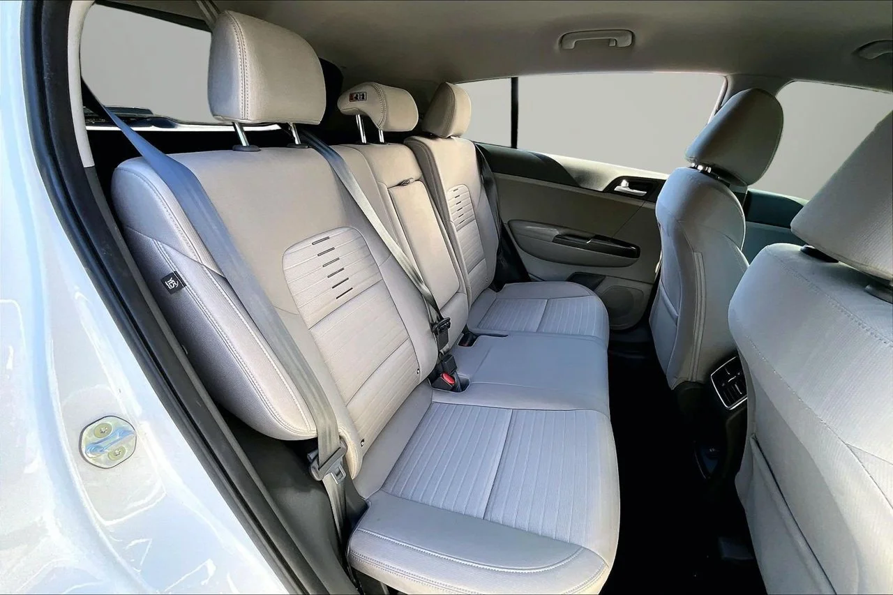 Used 2017 White Kia LX image 22