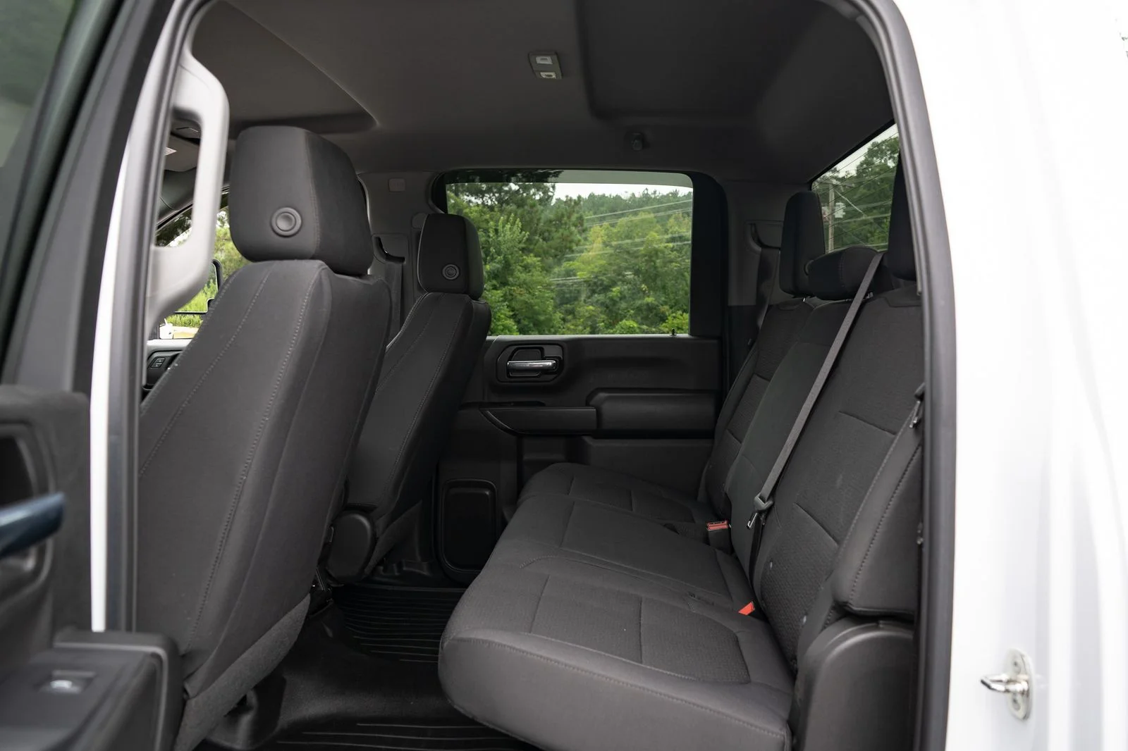 Used 2022 White Chevrolet Custom image 18