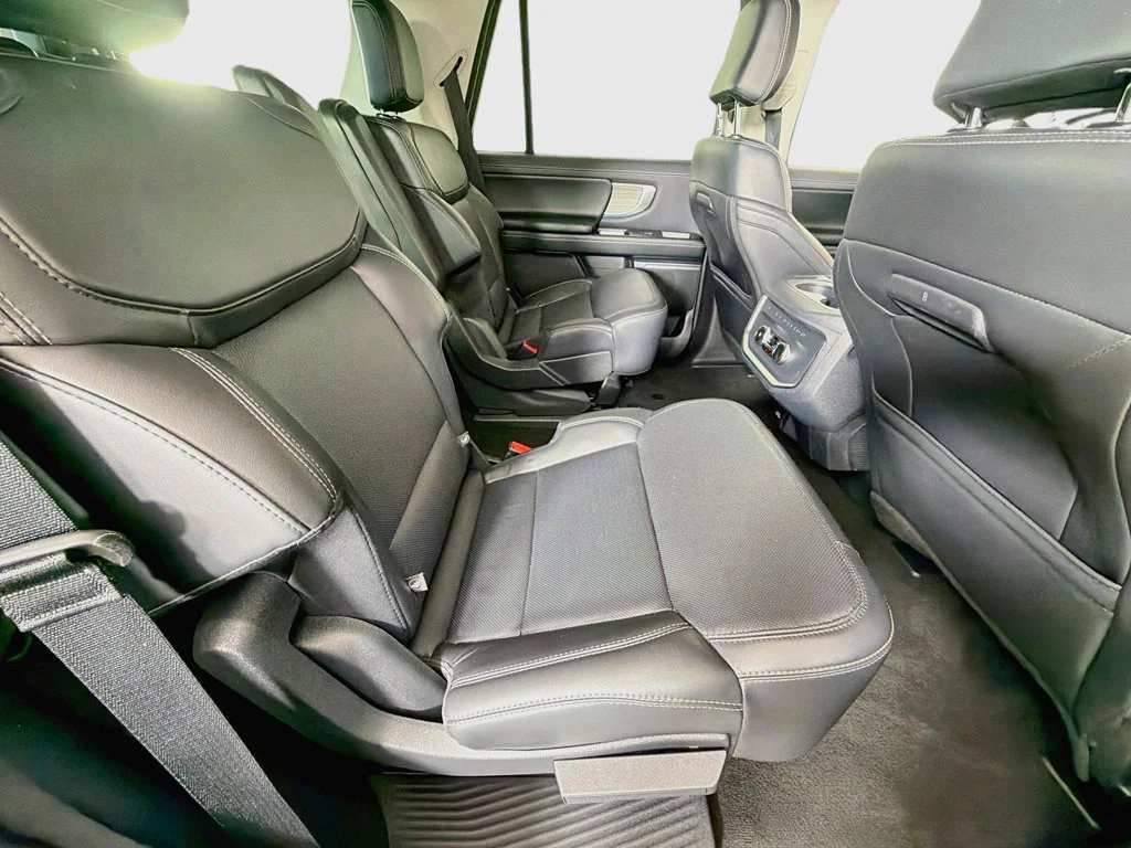 Used 2025 Gray Metallic Ford Platinum image 32