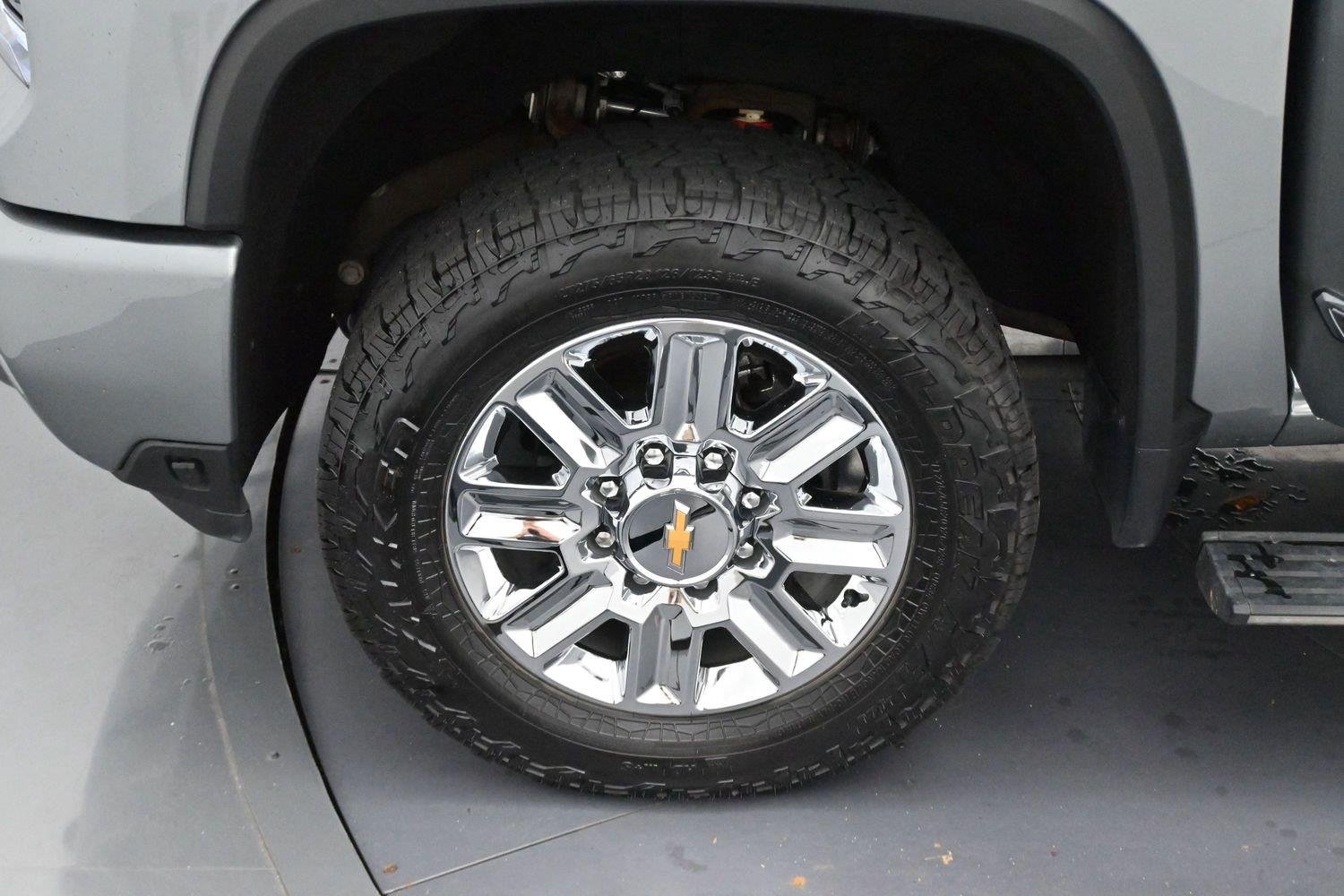 Used 2024 Sterling Gray Metallic Chevrolet High Country image 33