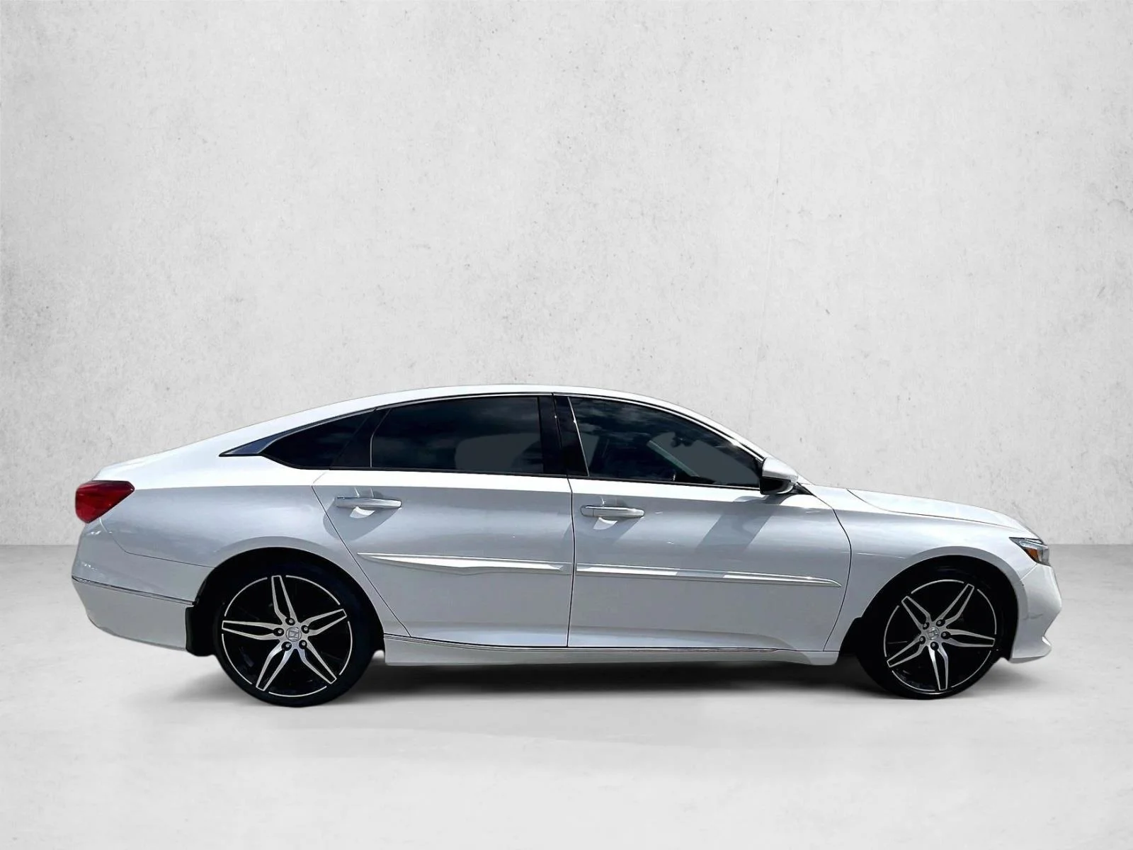 Used 2021 Platinum White Pearl Honda Touring image 5