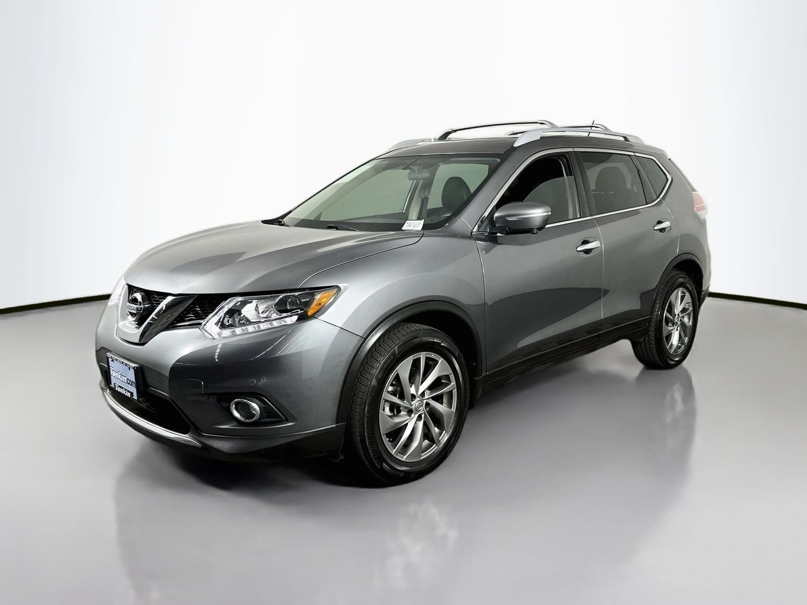Used 2015 Gun Metallic Nissan SL image 3