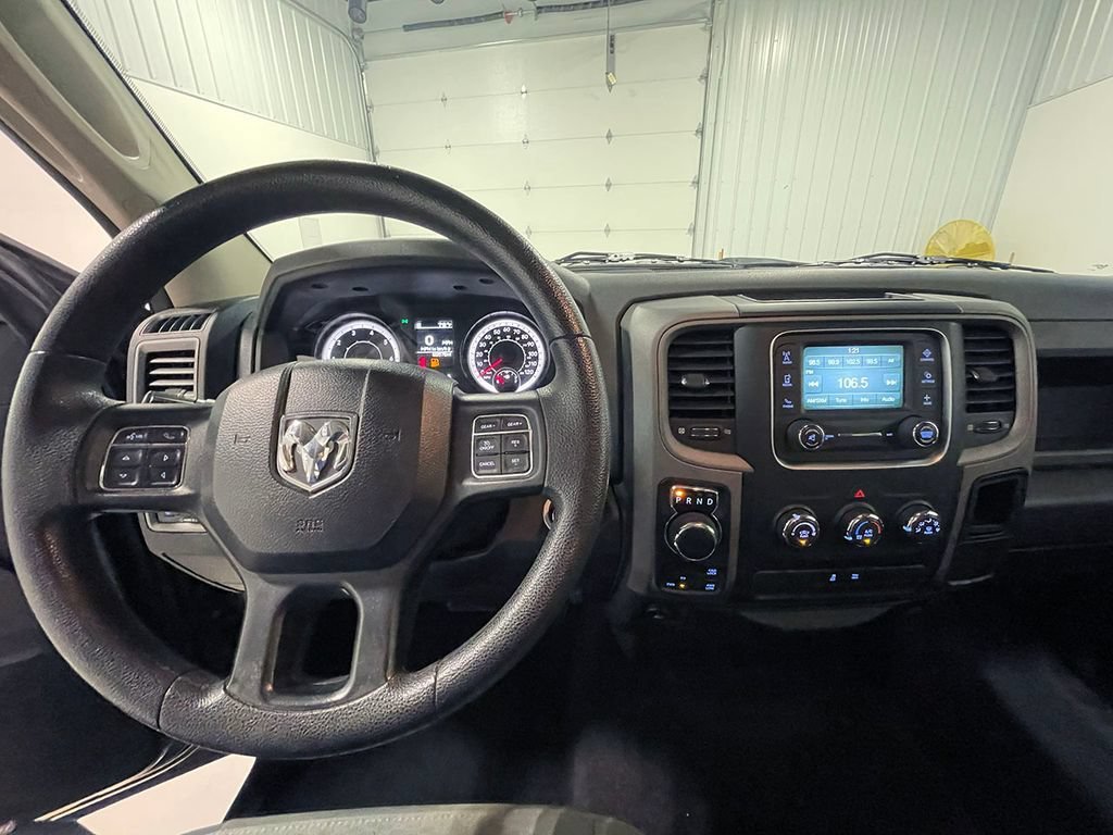 Used 2017 Granite Crystal Clearcoat Metallic Ram Express image 30