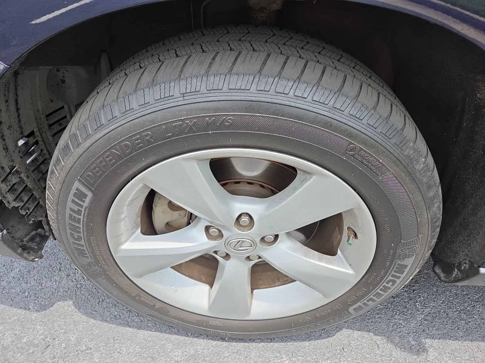 Used 2015  Lexus 350 image 23