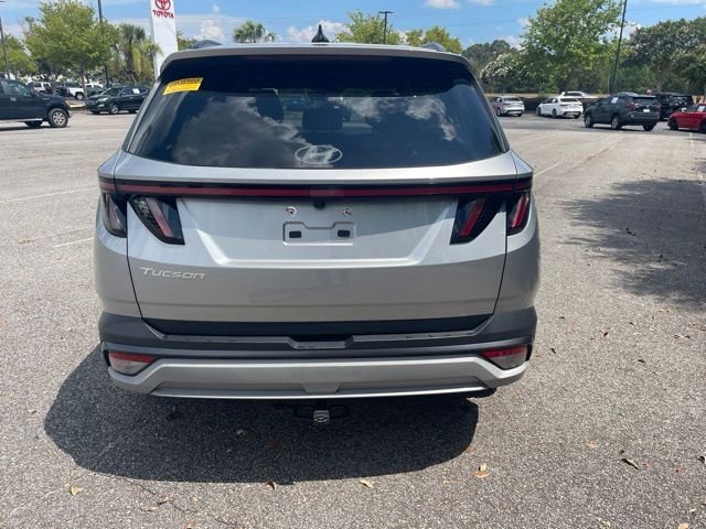 Used 2025 Silver Hyundai SEL Convenience image 7