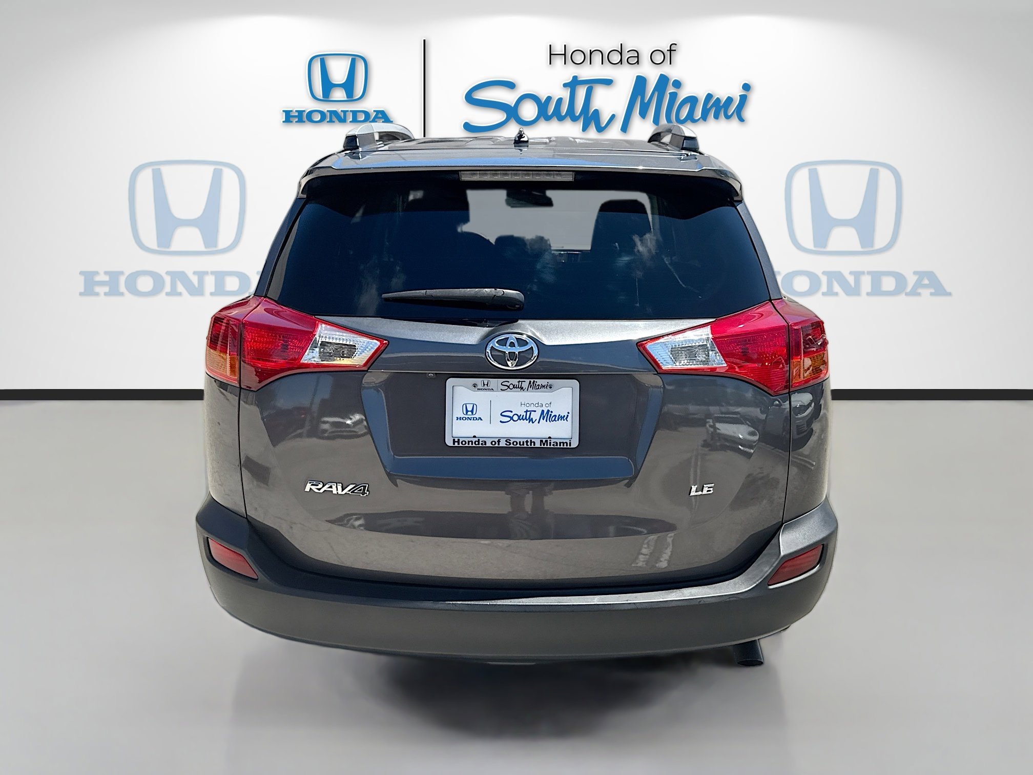 Used 2015 Magnetic Gray Metallic Toyota LE image 6