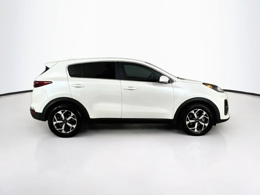 Used 2022 White Kia LX image 8