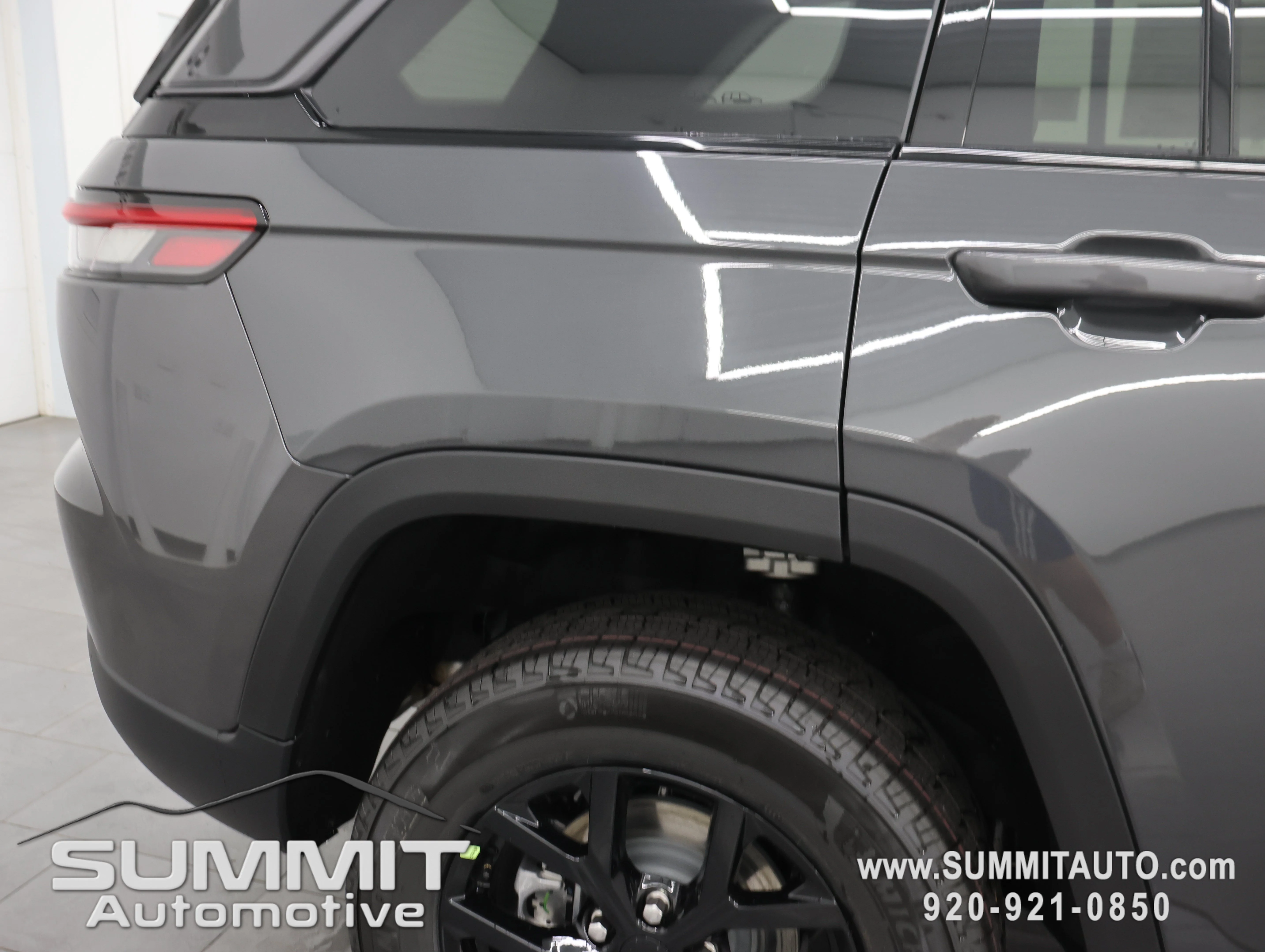 New 2026 Baltic Gray Metallic Clearcoat Jeep Altitude image 27