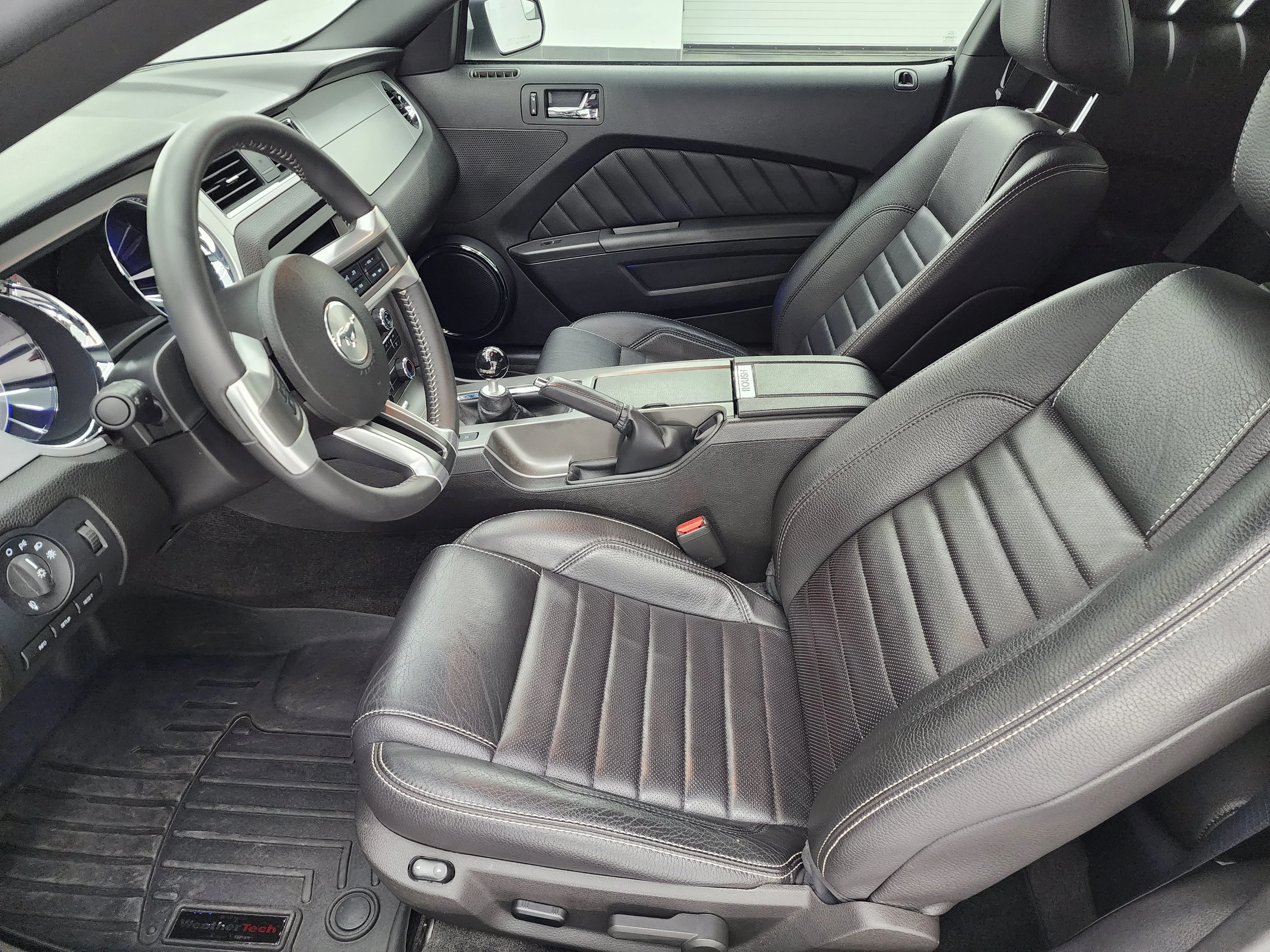 Used 2011 Performance White Ford GT Premium image 9
