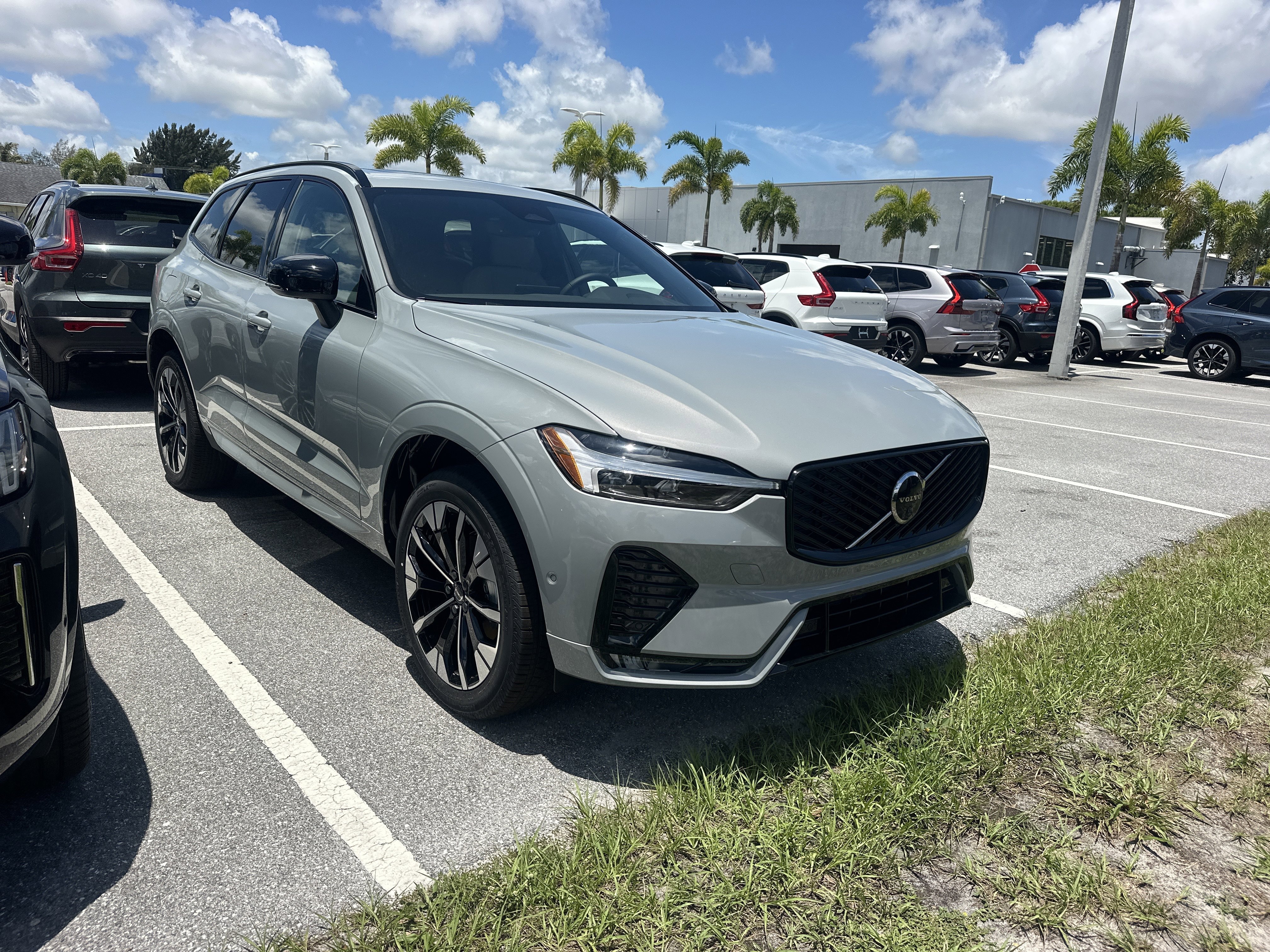 2026 Volvo XC60 B5 Plus Dark AWD's photo