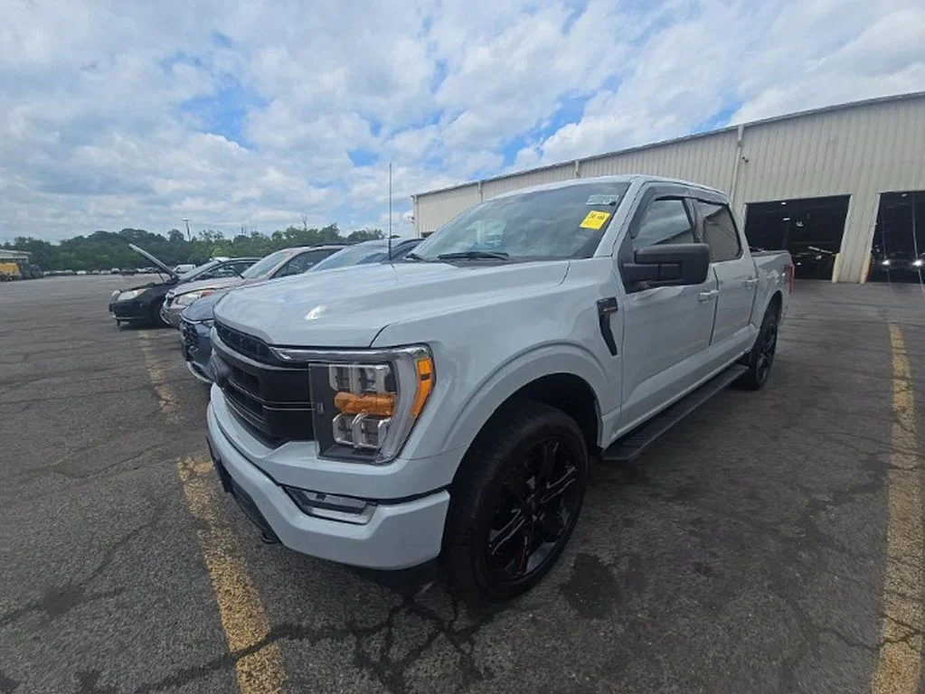 Used 2023 Avalanche Ford XLT image 2