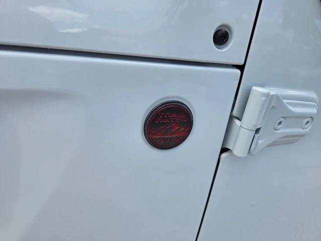New 2026 Bright White Clear-Coat Exterior Paint Jeep Rubicon image 4