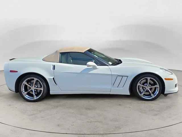 Used 2010 ARCTIC WHITE Chevrolet Z16 Grand Sport w/3LT image 6