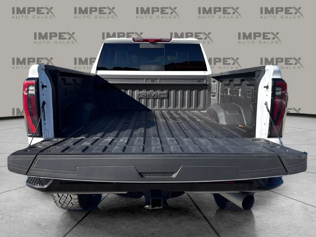 Used 2025 White GMC AT4X image 30