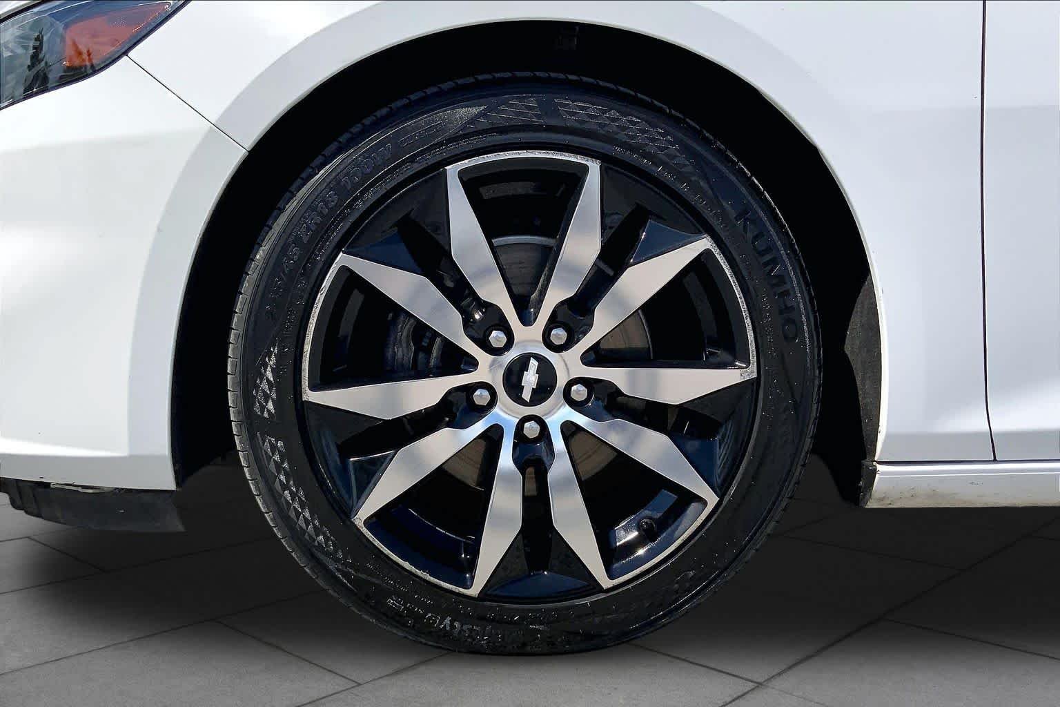 Used 2017 Summit White Chevrolet LT image 11