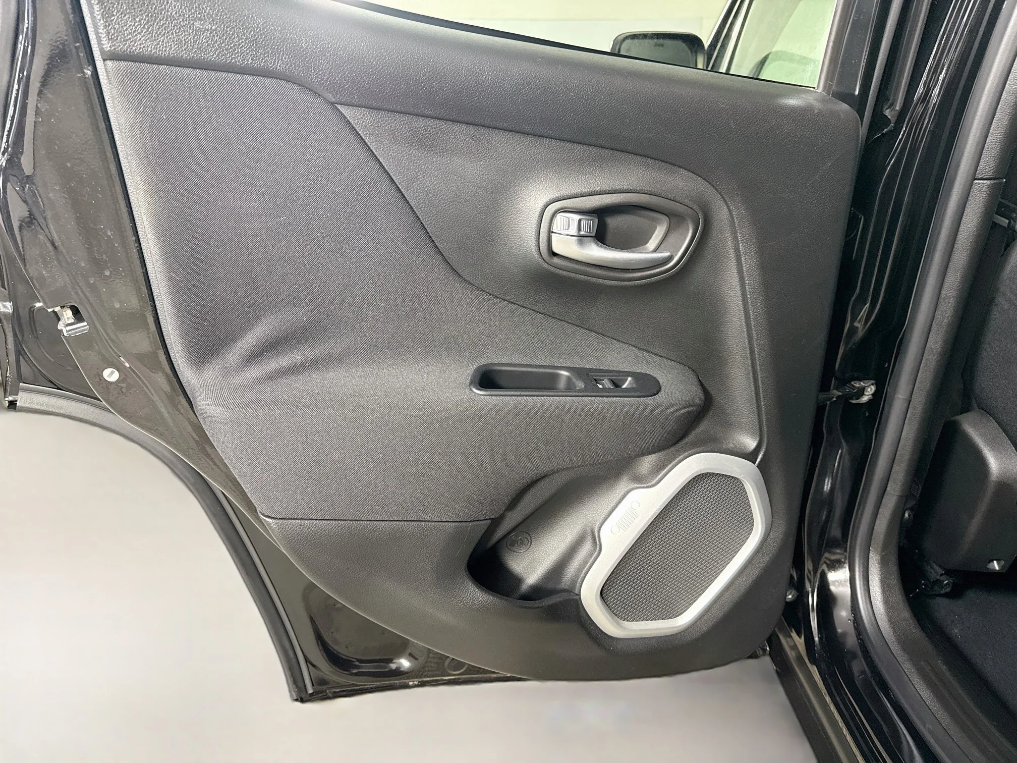 Used 2018 Black Jeep Latitude image 22