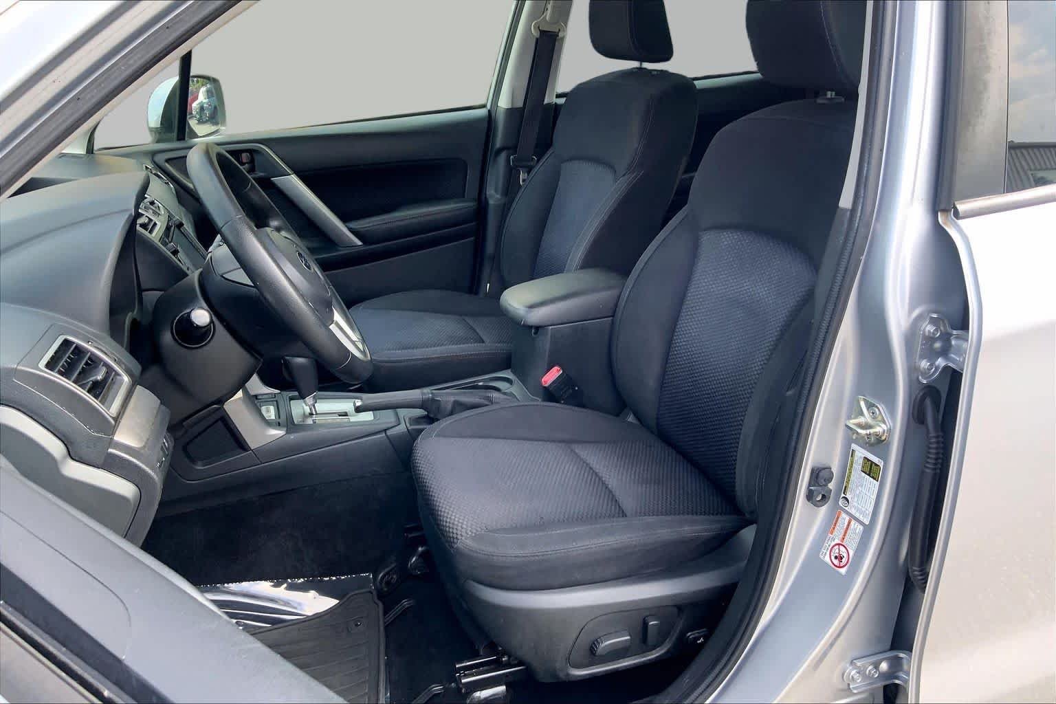 Used 2018 Ice Silver Metallic Subaru Premium image 8